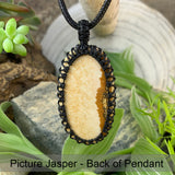 Colar com pingente de Macramé com imagem Jasper